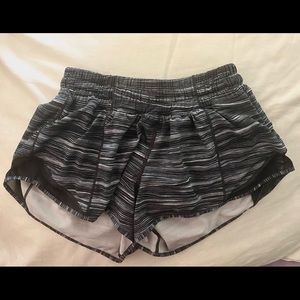 Lululemon hotty hot shorts size 4